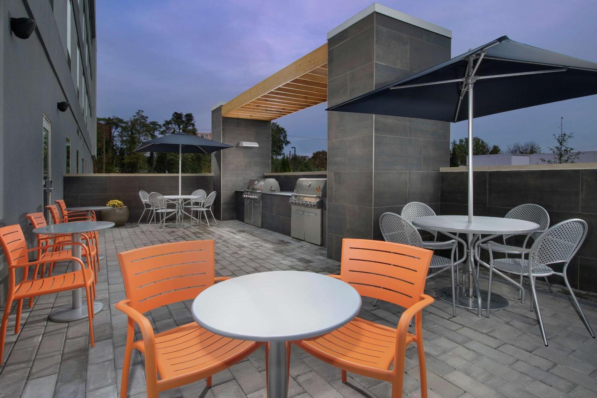 Home2 Suites By Hilton Charlottesville Downtown Exterior photo