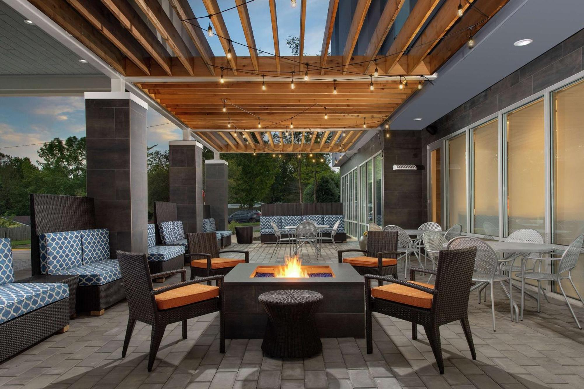 Home2 Suites By Hilton Charlottesville Downtown Exterior photo
